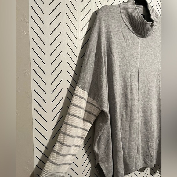 Jones New York Signature Gray Turtleneck with Striped Sleeves - Picture 5 of 11